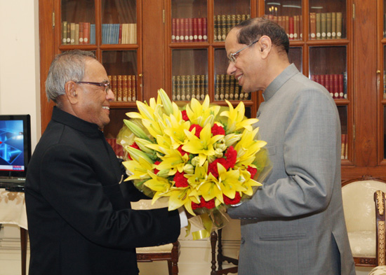 Shri AK Seth, Cabinet Secretary, calling on the President of India, Shri Pranab Mukherjee at Rashtrapati Bhavan in New Delhi on August 18, 2012.