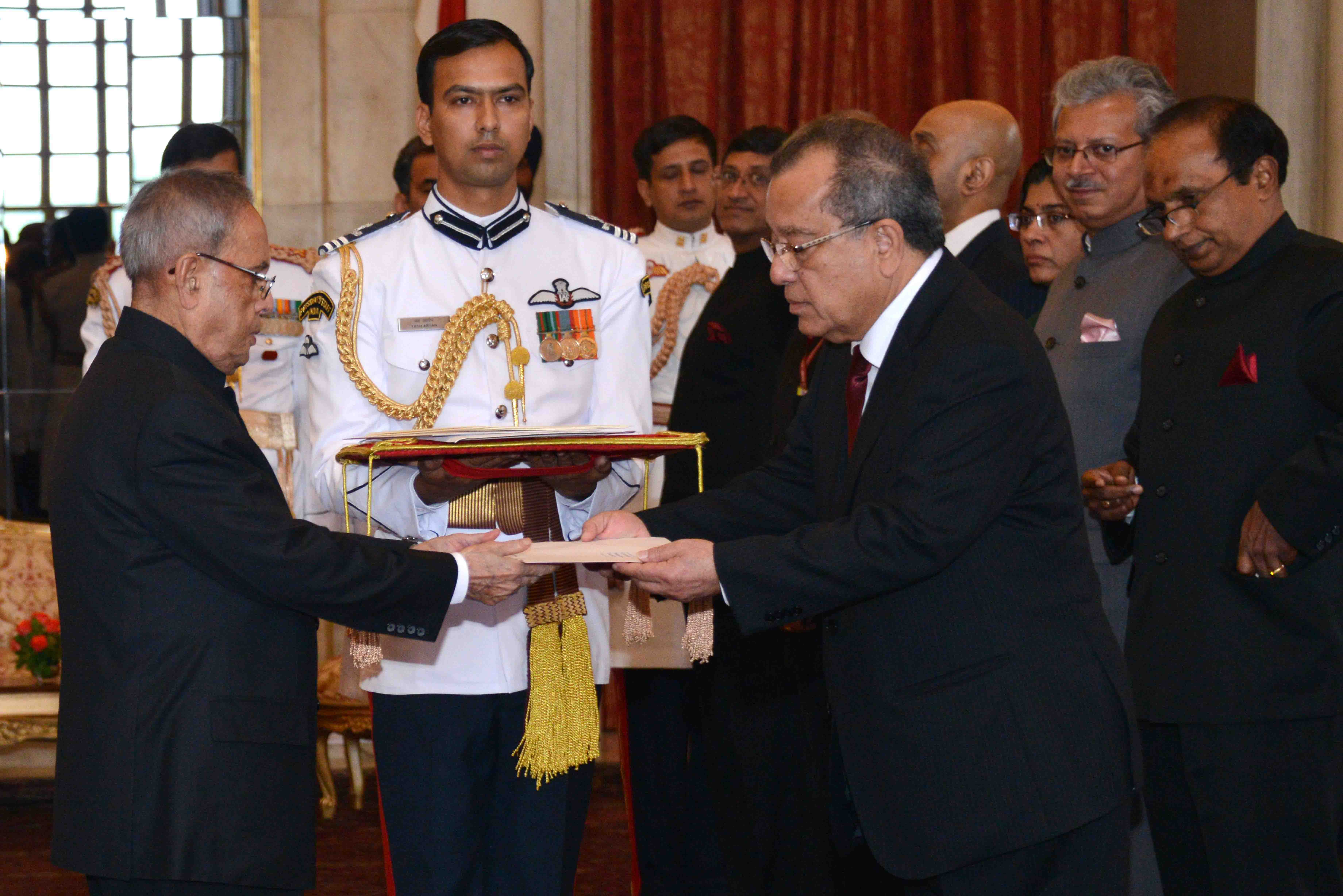 The Ambassador of the Republic of the Marshall Islands, H.E. Mr. Thomas D. Kijiner presenting his credentials to the President of India, Shri Pranab Mukherjee at Rashtrapati Bhavan on March 18, 2015.