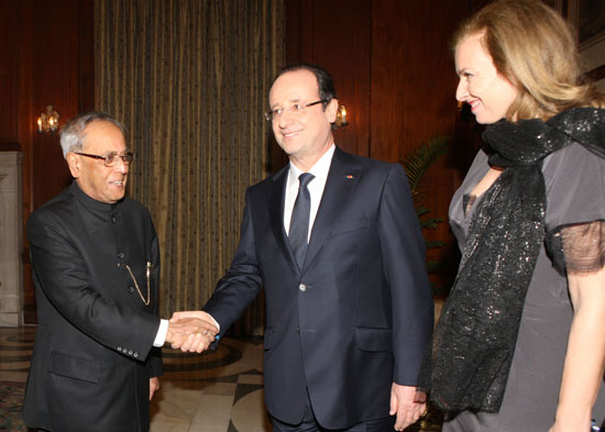 The President of the Republic of France, H.E. Mr. Francois Hollande and Ms. Valerie Trierweiler calling on the President of India, Shri Pranab Mukherjee at Rashtrapati Bhavan in New Delhi on February 14, 2013.