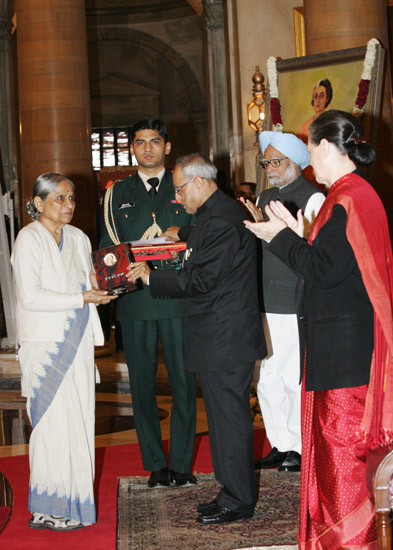 The President of India, Shri Pranab Mukherjee presenting the Indira Gandhi Prize for Peace, Disarmament and Development for the year 2011 to Ms. Ela Ramesh Bhatt of Self Employed Women’s Association (SEWA) at Rashtrapati Bhavan in New Delhi on February 1