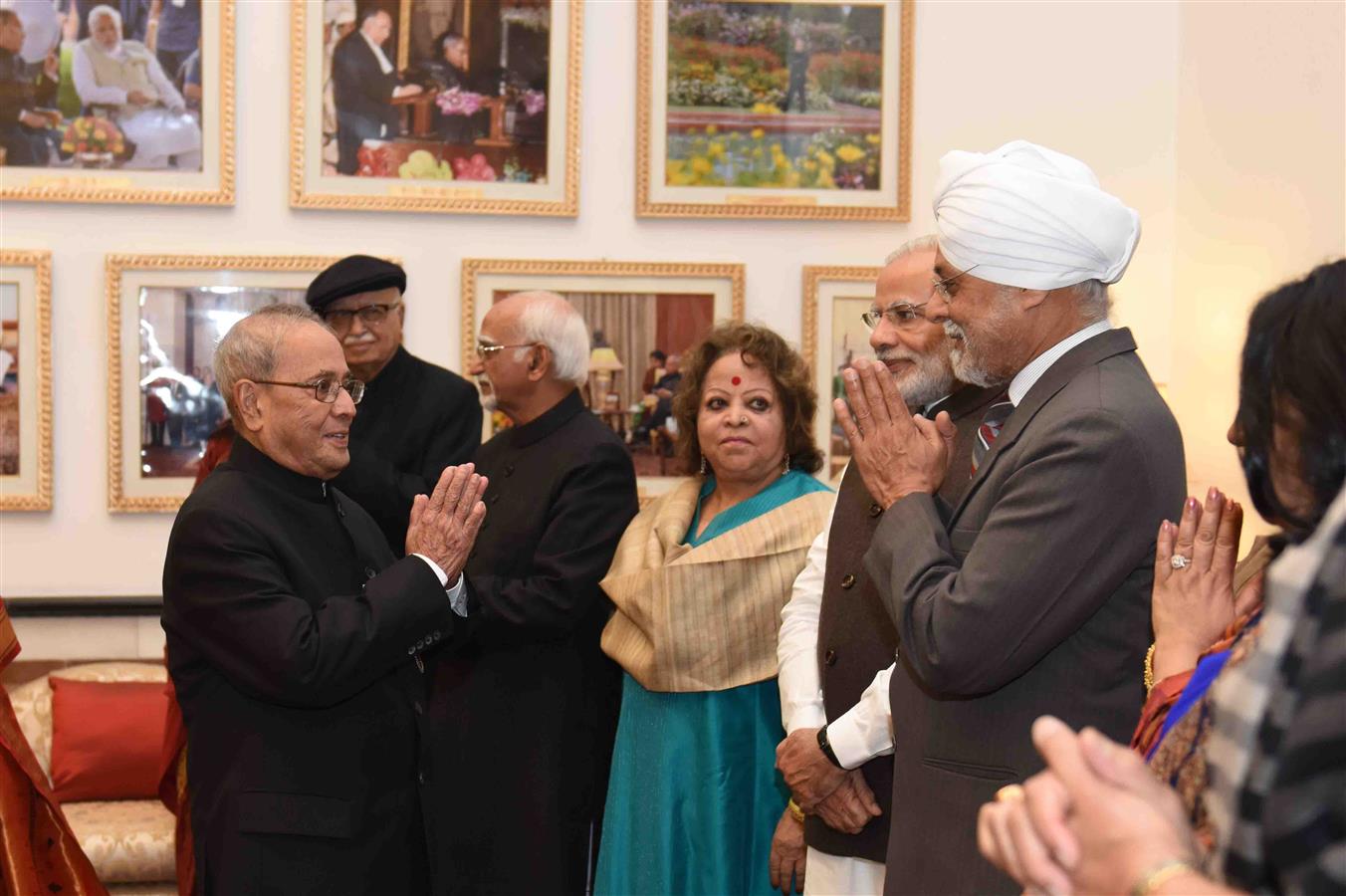 The President of India, Shri Pranab Mukherjee hosted a Dinner to Shri Justice Jagdish Singh Khehar, Chief Justice of India and Shri Justice T.S. Thakur, Former Chief Justice of India at Rashtrapati Bhavan on January 4, 2017.