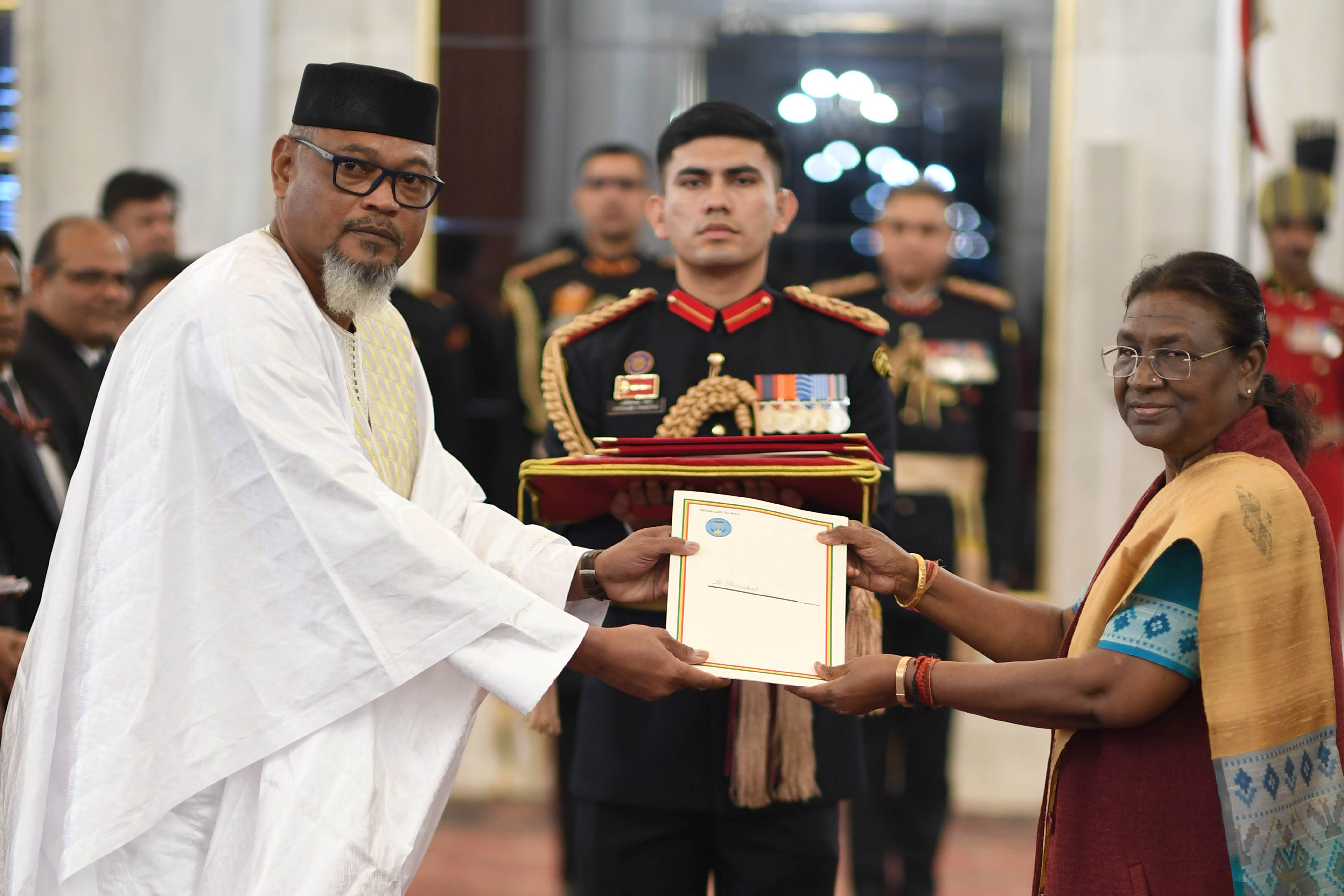 H.E. Brigadier General Felix Diallo, Ambassador of the Republic of Mali presenting credentials to the President of India, Smt Droupadi Murmu at Rashtrapati Bhavan on November 28, 2023.