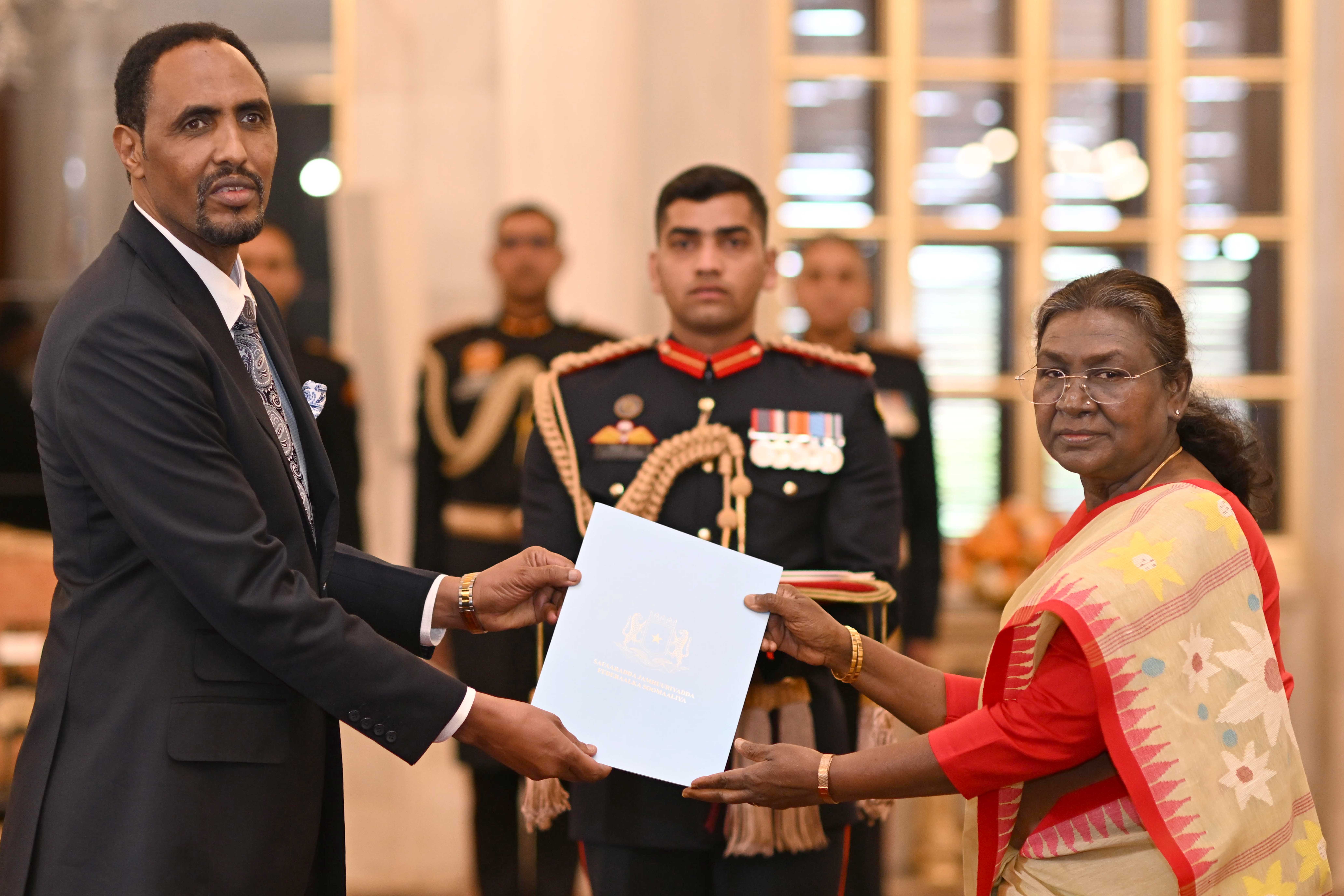 H.E. Dr Abdullahi Mohammed Odowa, Ambassador of the Federal Republic of Somalia presenting credentials to the President of India, Smt Droupadi Murmu at a ceremony held at Rashtrapati Bhavan on February 17, 2025.