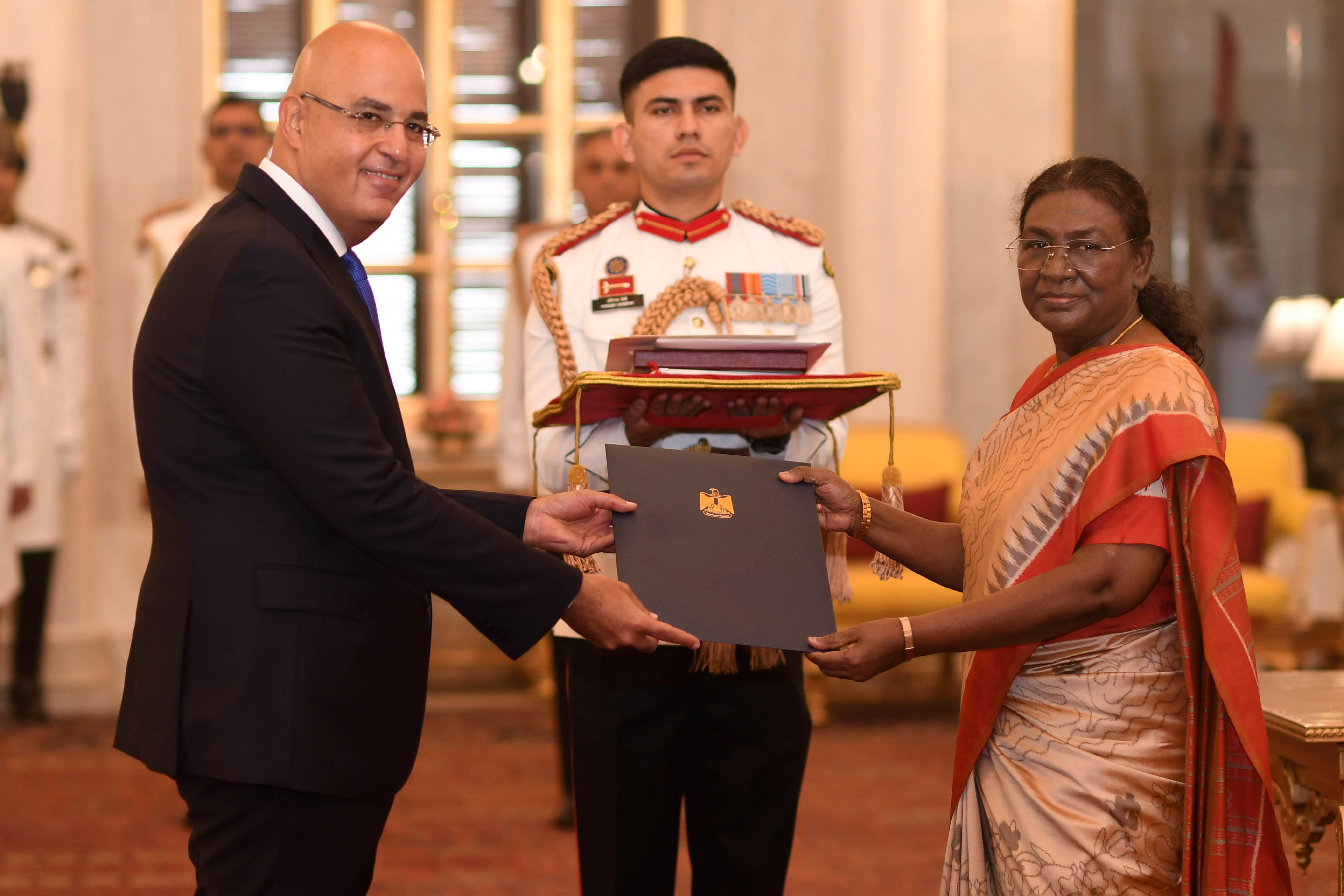 H.E. Mr Kamel Zayed Kamel Galal, Ambassador of the Arab Republic of Egypt presenting credentials to the President of India, Smt Droupadi Murmu at a ceremony held at Rashtrapati Bhavan on November 18, 2024.
