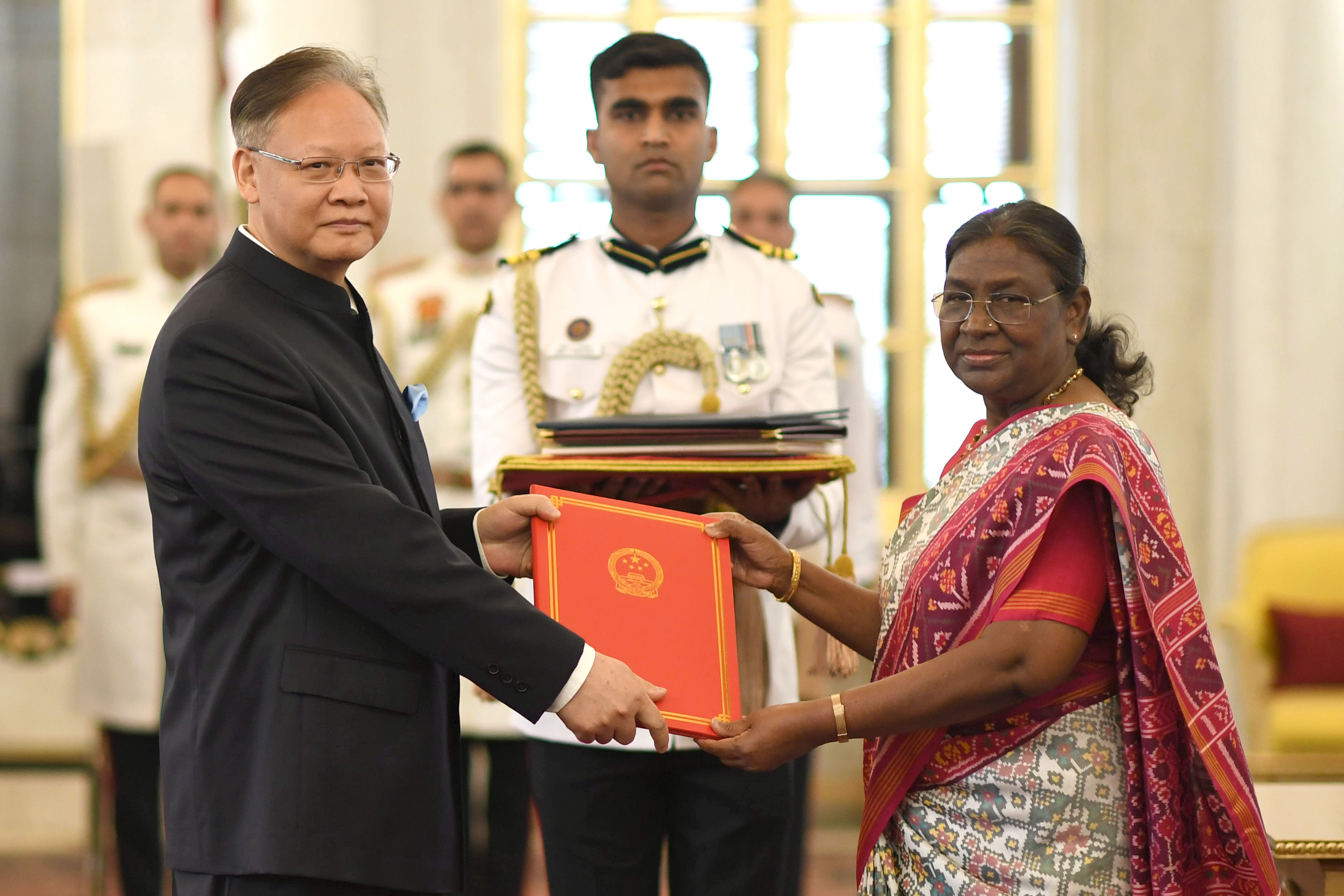 H.E. Mr Xu Feihong, Ambassador of the People’s Republic of China presenting credentials to the President of India, Smt Droupadi Murmu at a ceremony held at Rashtrapati Bhavan on May 31, 2024.