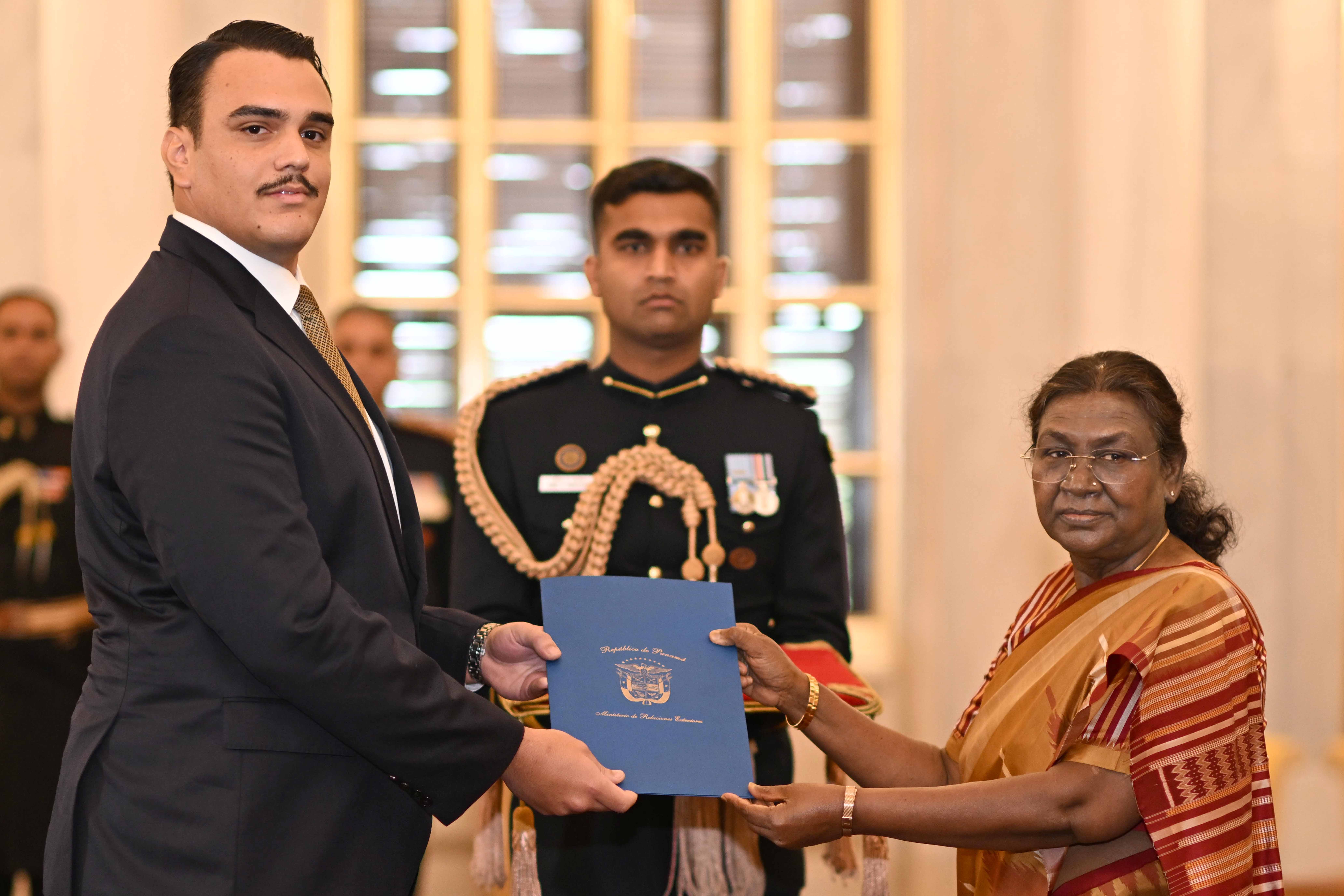 H.E. Mr Alonso Correa Miguel, Ambassador of the Republic of Panama presenting credentials to the President of India, Smt Droupadi Murmu at a ceremony held at Rashtrapati Bhavan on February 20, 2025.