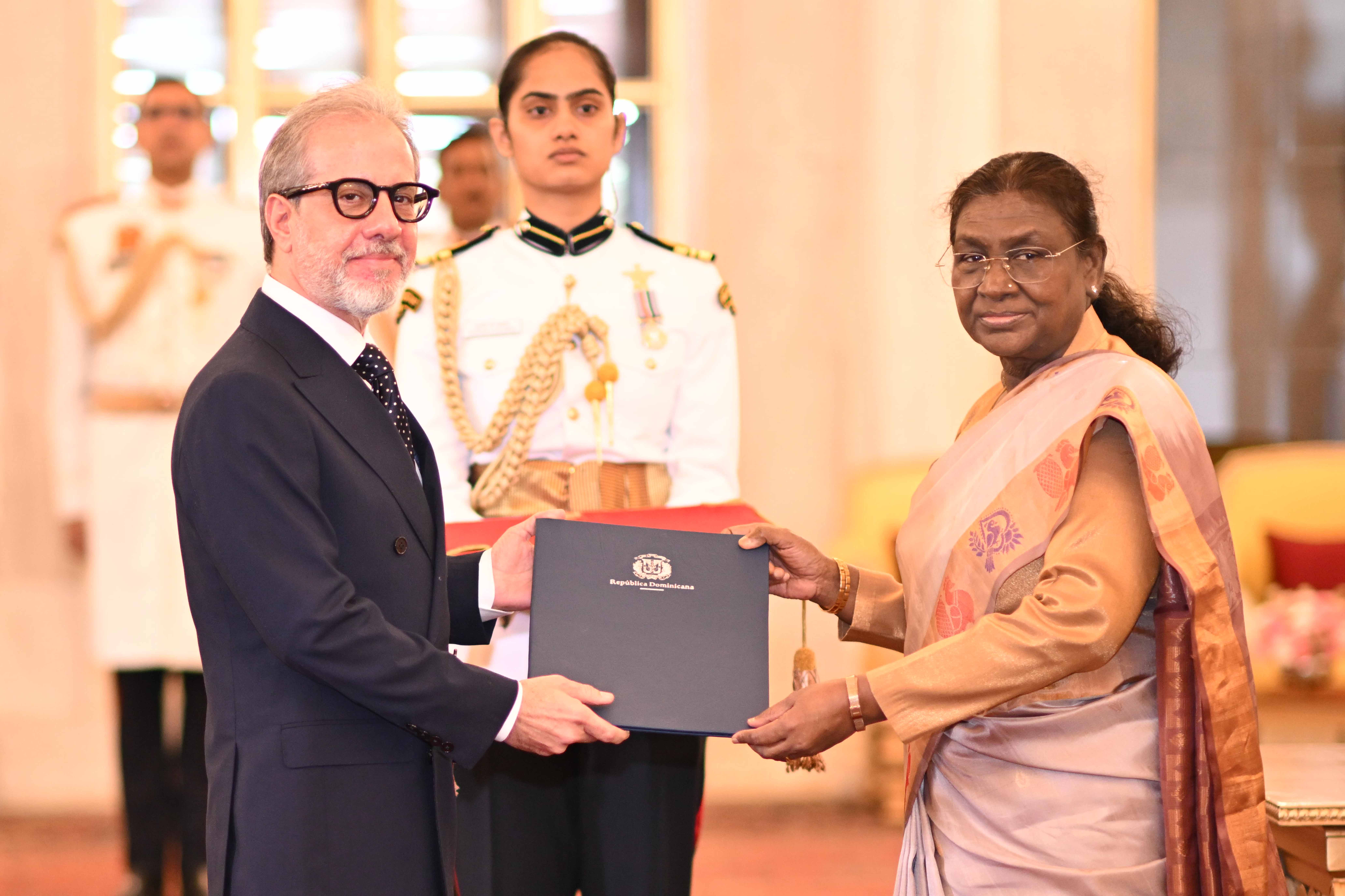 H.E. Mr Francisco Manuel Compres Hernandez, Ambassador of the Dominican Republic presenting credentials to the President of India, Smt Droupadi Murmu at a ceremony held at Rashtrapati Bhavan on July 29, 2025.