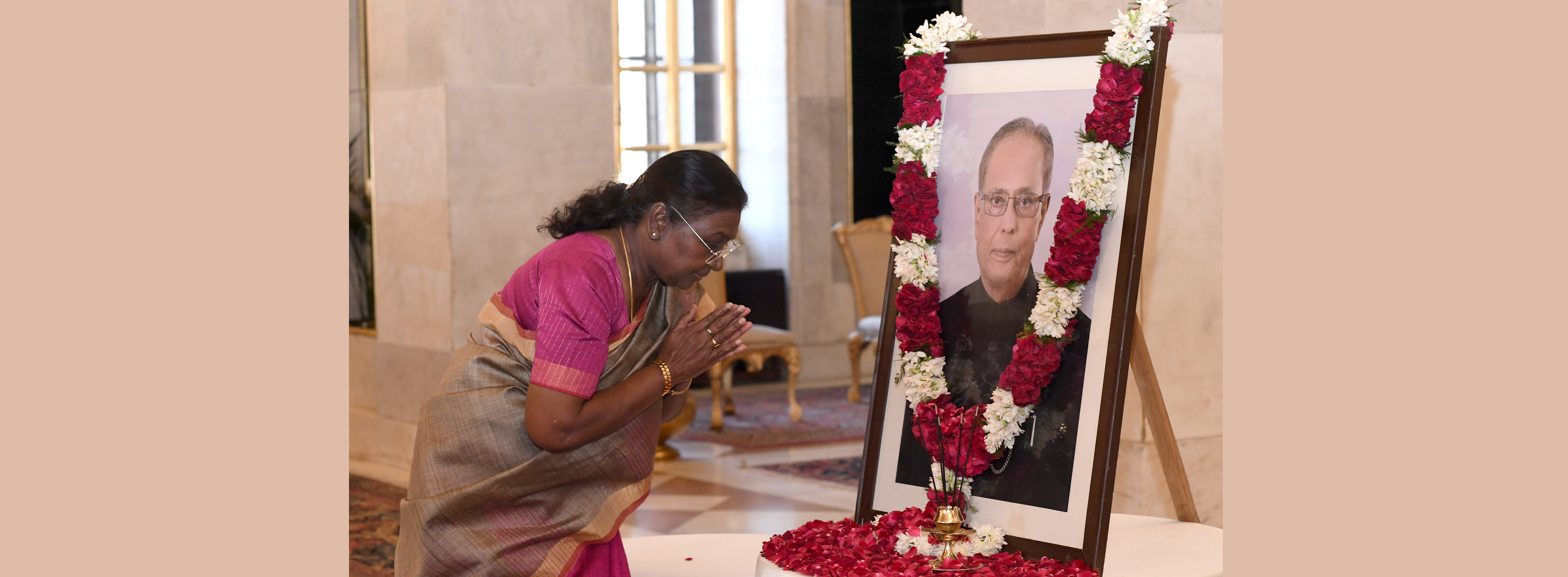 The President of India, Smt Droupadi Murmu paid floral tributes to Shri Pranab Mukherjee, former President of India, on his birth anniversary on December 11, 2024 at Ashok Mandap, Rashtrapati Bhavan.