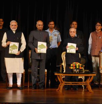 The President of India, Shri Pranab Mukherjee receiving the Report on ‘Health Status and Age Assessment of the Trees of Rashtrapati Bhavan’ from Dr. Savita, Director, Forest Research Institute, Dehradun at Rashtrapati Bhavan on the eve of demitting office