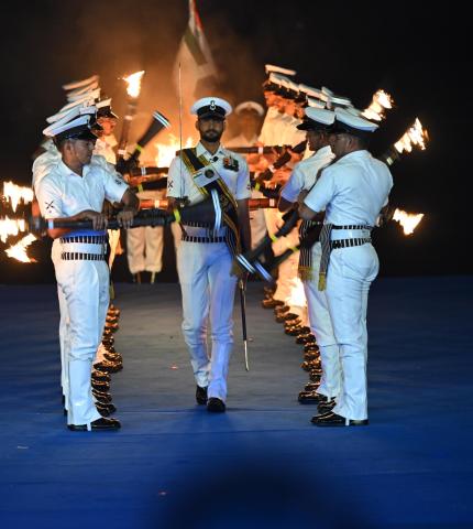 President Droupadi Murmu graces the Navy Day-2025 celebrations and witnesses the operational demonstration by the Indian Navy at Thiruvananthapuram, Kerala on 3 Dec 2025