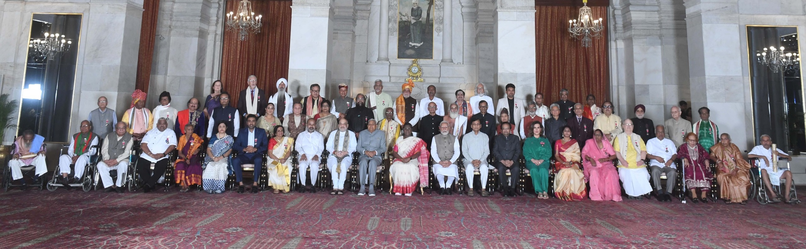 भारत की राष्ट्रपति, श्रीमती द्रौपदी मुर्मु ने 28 अप्रैल, 2025 को राष्ट्रपति भवन में आयोजित नागरिक अलंकरण समारोह-I में वर्ष 2025 के लिए पद्म विभूषण, पद्म भूषण और पद्म श्री पुरस्कार प्रदान किए।